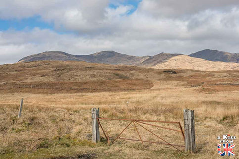 La route vers Lochbuie sur l'île de Mull - Que voir sur l’île de Mull en Ecosse ? Visiter l’île de Mull et découvrez les plus beaux endroits de cette île des Hébrides Intérieures avec A Kiss from UK, le blog du voyage en Ecosse.