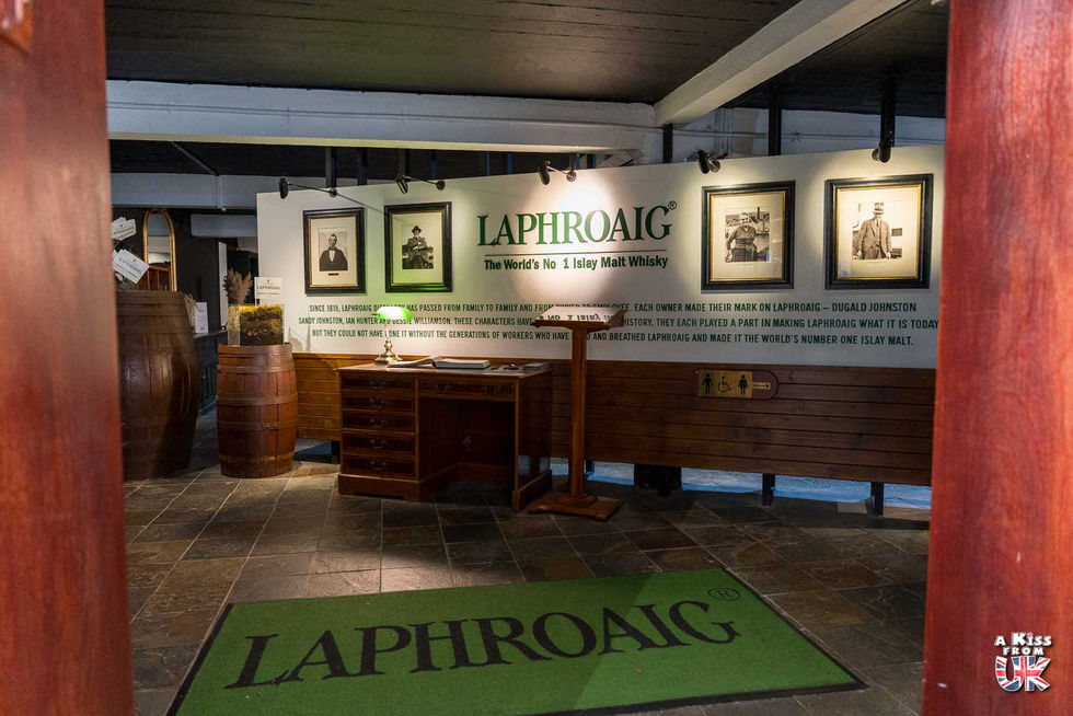 La distillerie Laphroaig sur Islay - Quelle distillerie visiter sur l’île d’Islay en Ecosse ? | A Kiss From UK, le blog du voyage en Ecosse.