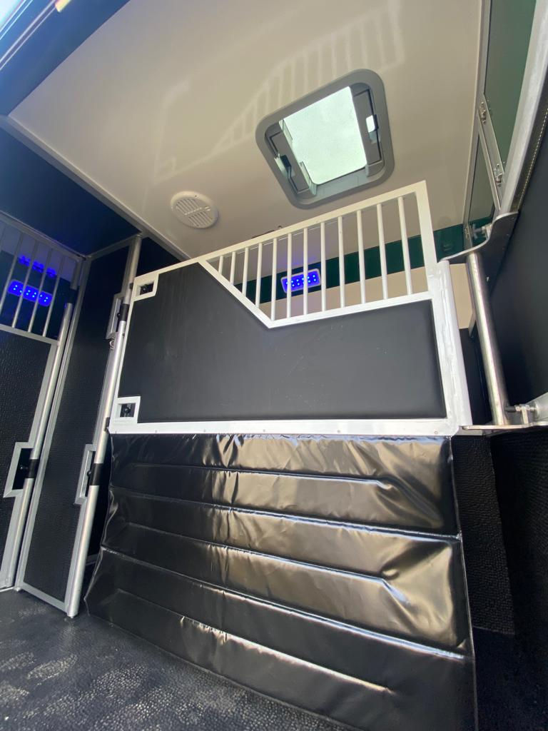 Thumbnail: Equita Professional Stallion Stall Horse Van