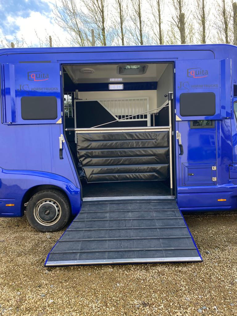 Thumbnail: Equita 5 Seat Stallion Stall Van