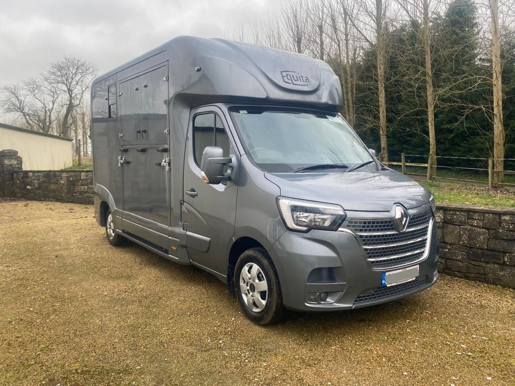 Equita Professional Stallion Stall