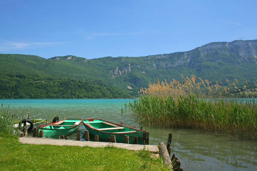 Lac d'Aiguebelette Savoie plus beau lac où se baigner à 1h de Lyon et de Grenoble baignade autorisée
