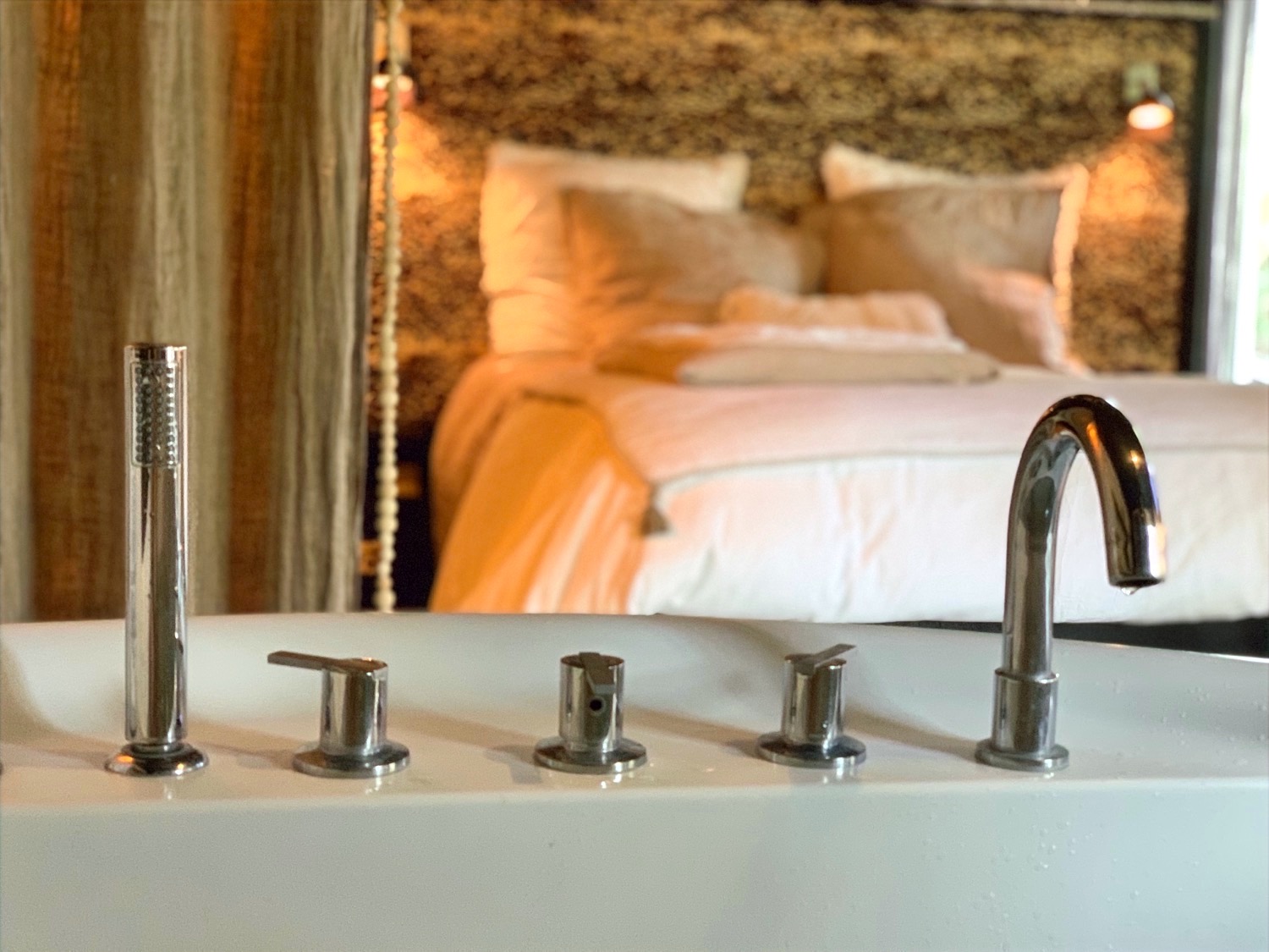 Suite Boudoir Jacuzzi I Chambre Avec Jacuzzi Prive Baignoire Romantique