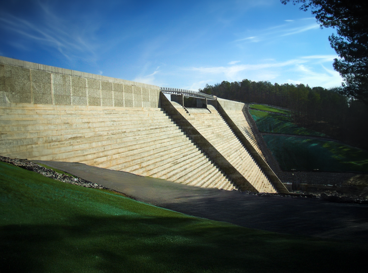 Lake Hickory Dam constructed using roller compacted concrete construction method.