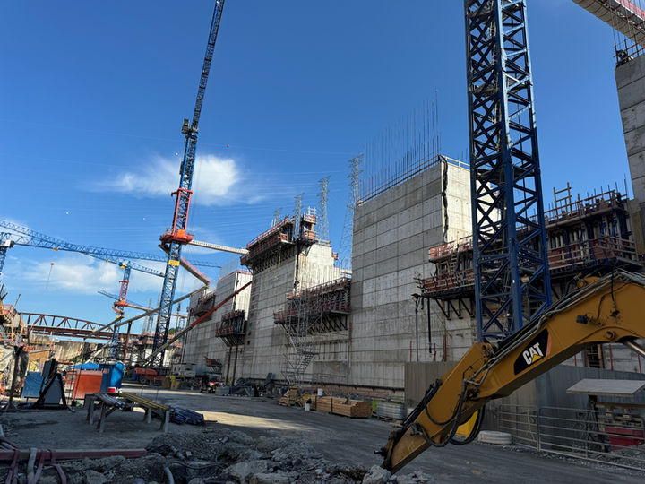 Construction photo at the Kentucky Lock - Downstream Monoliths.