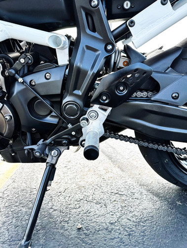 Solid Rearsets for Yamaha FZ/MT07 | Fullmetalstuntparts