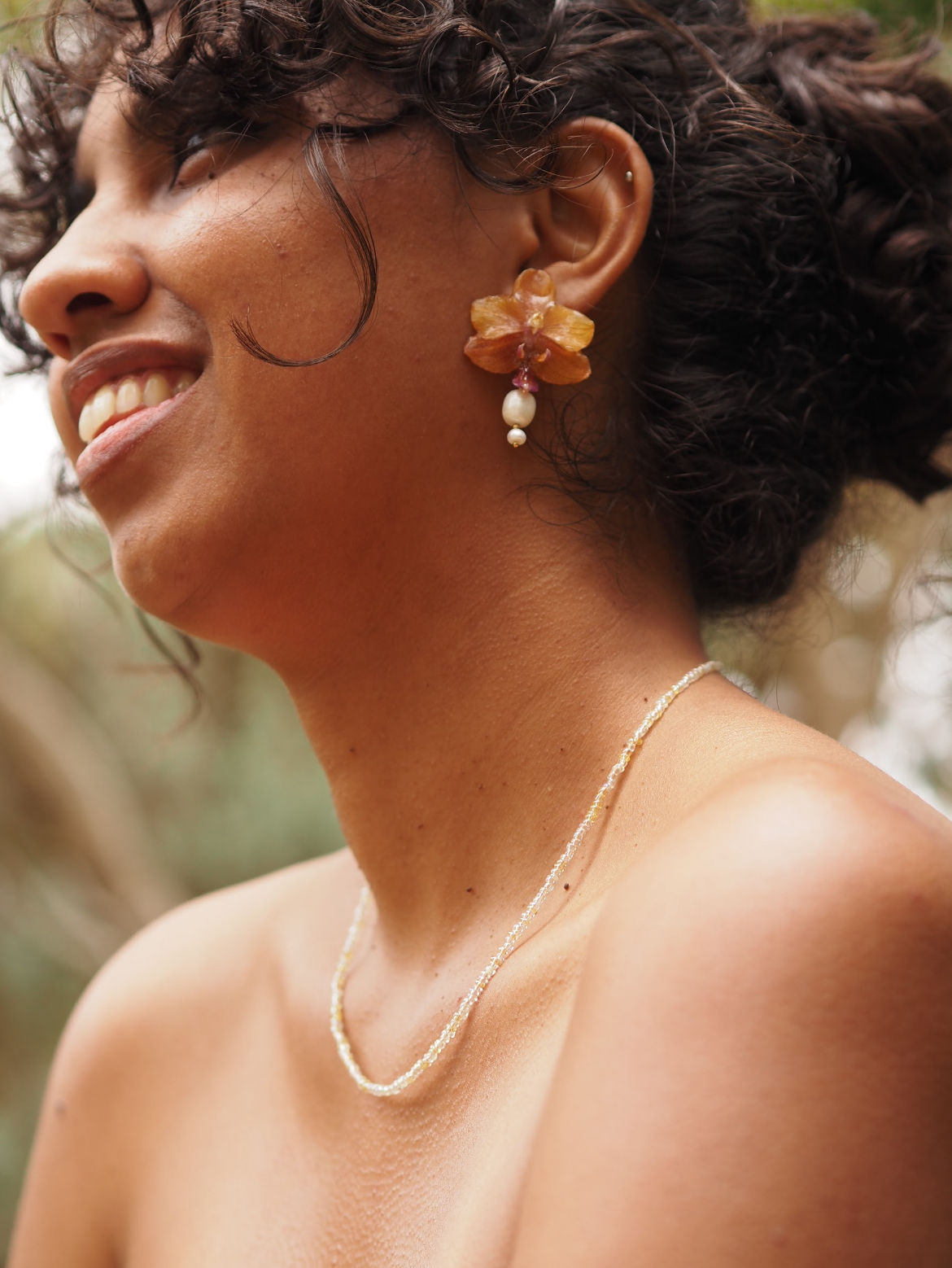 Boucles d'oreilles Phalae marron avec perles