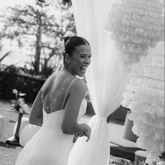 Vestido sob medida Tuo Atelier, detalhe perolas nas costas