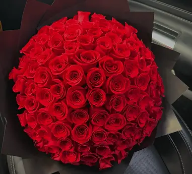 Ramo 100 rosas.webp