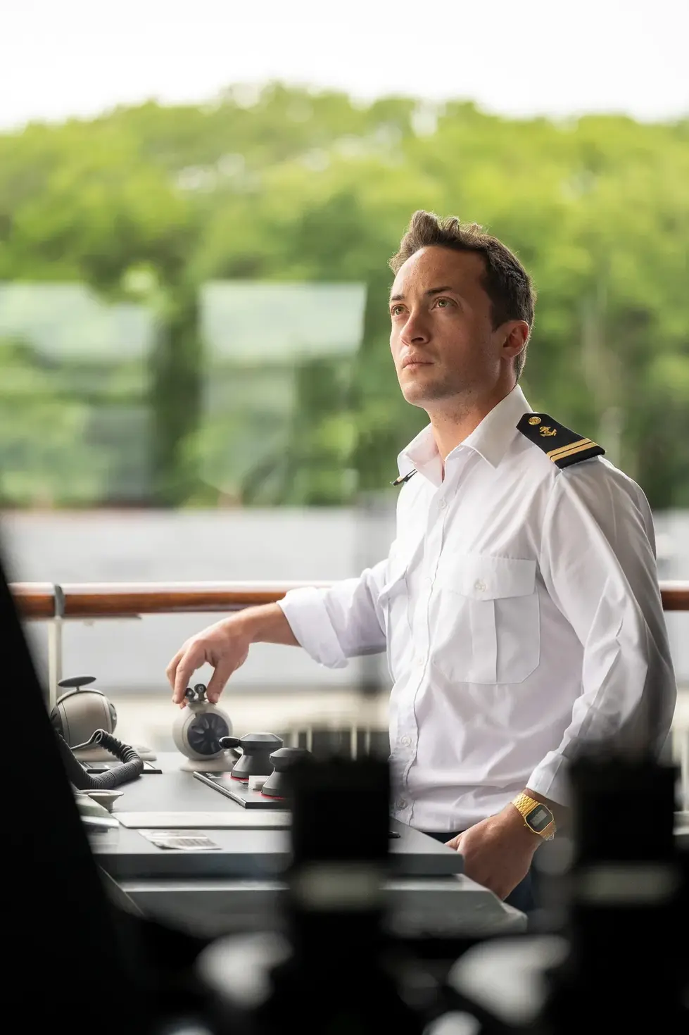 Officier de quart qui manœuvre avec les marins