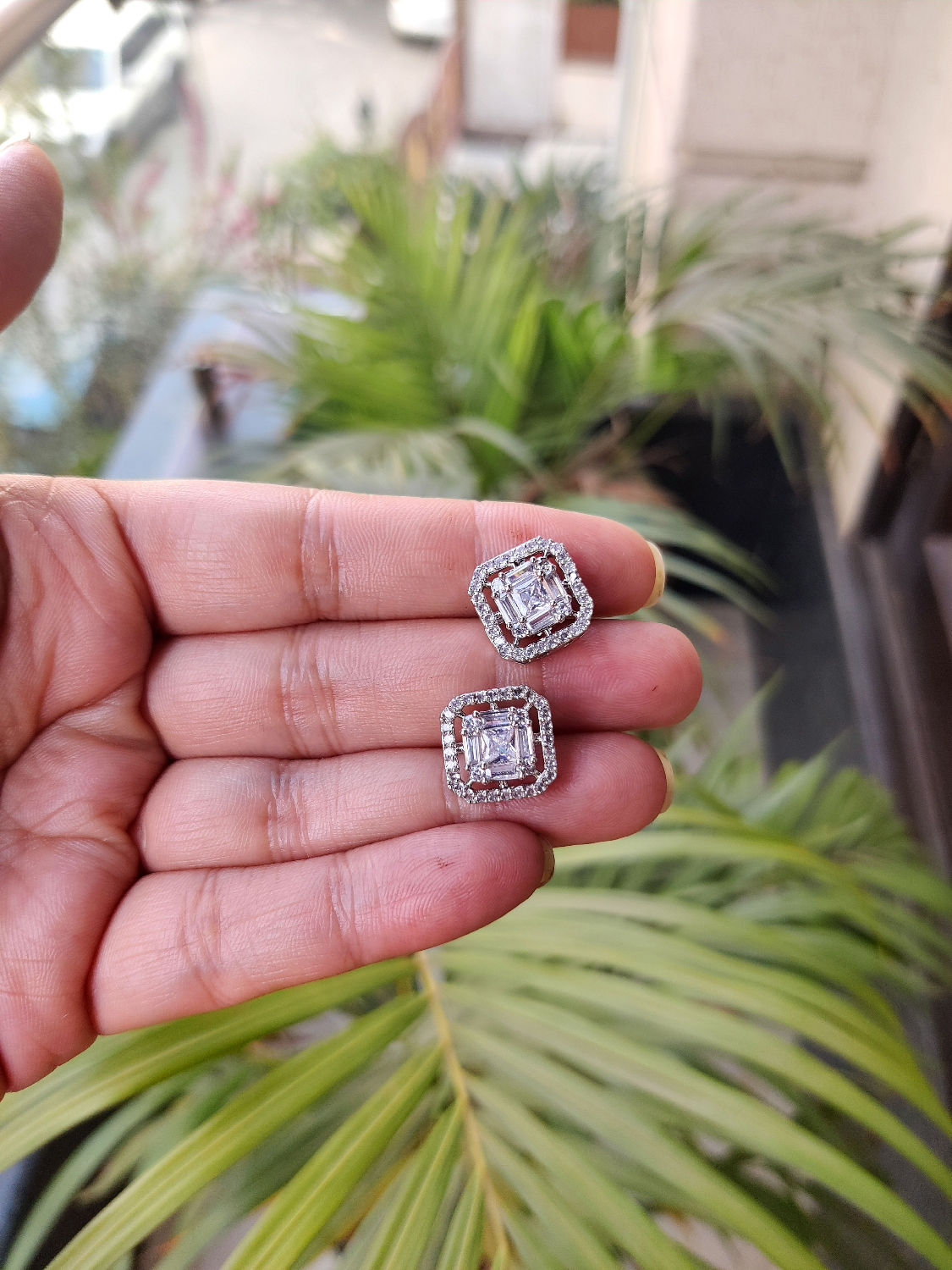 Solitaire Earrings - Square