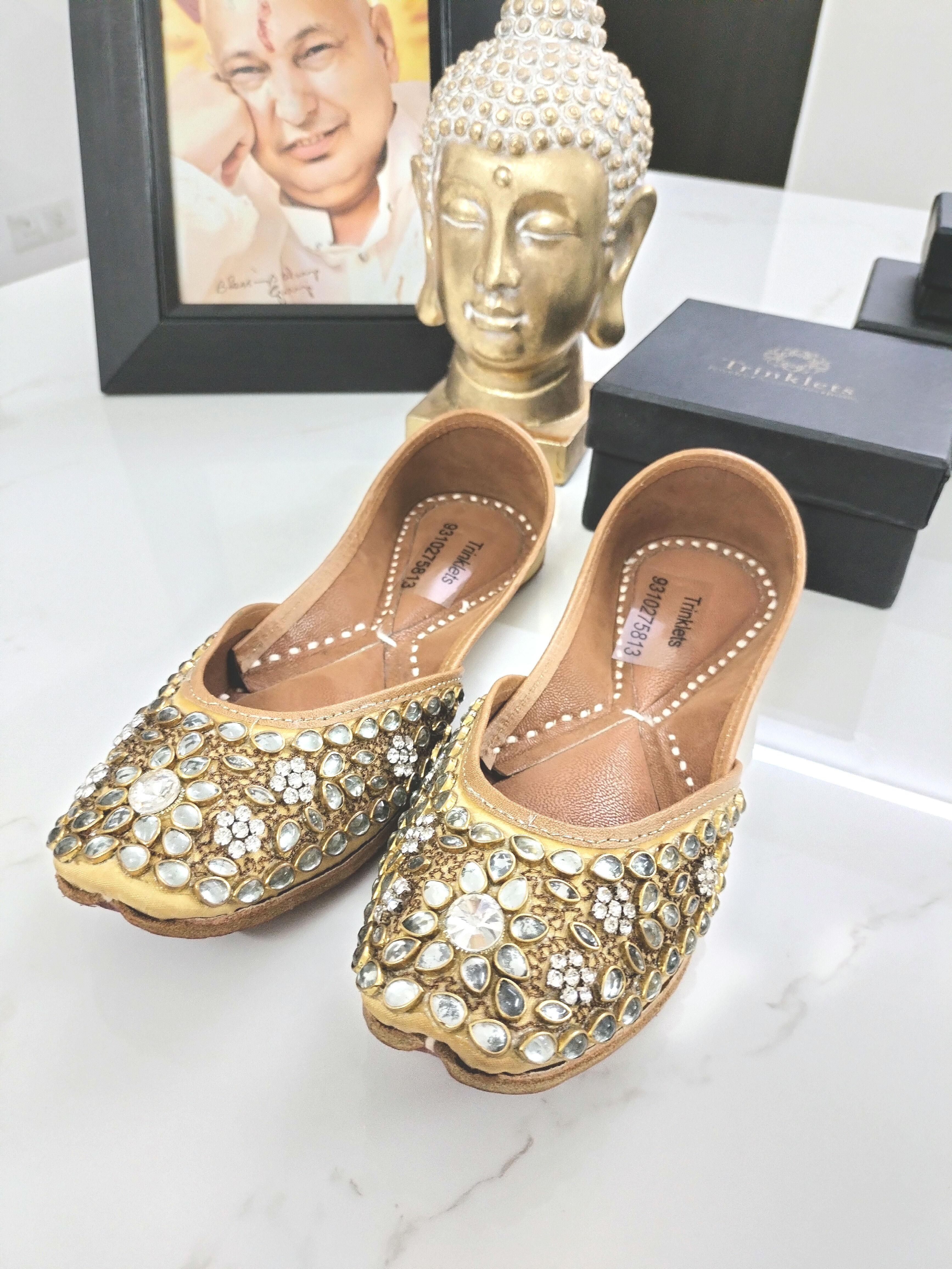 Golden Double Cushioned Jutti
