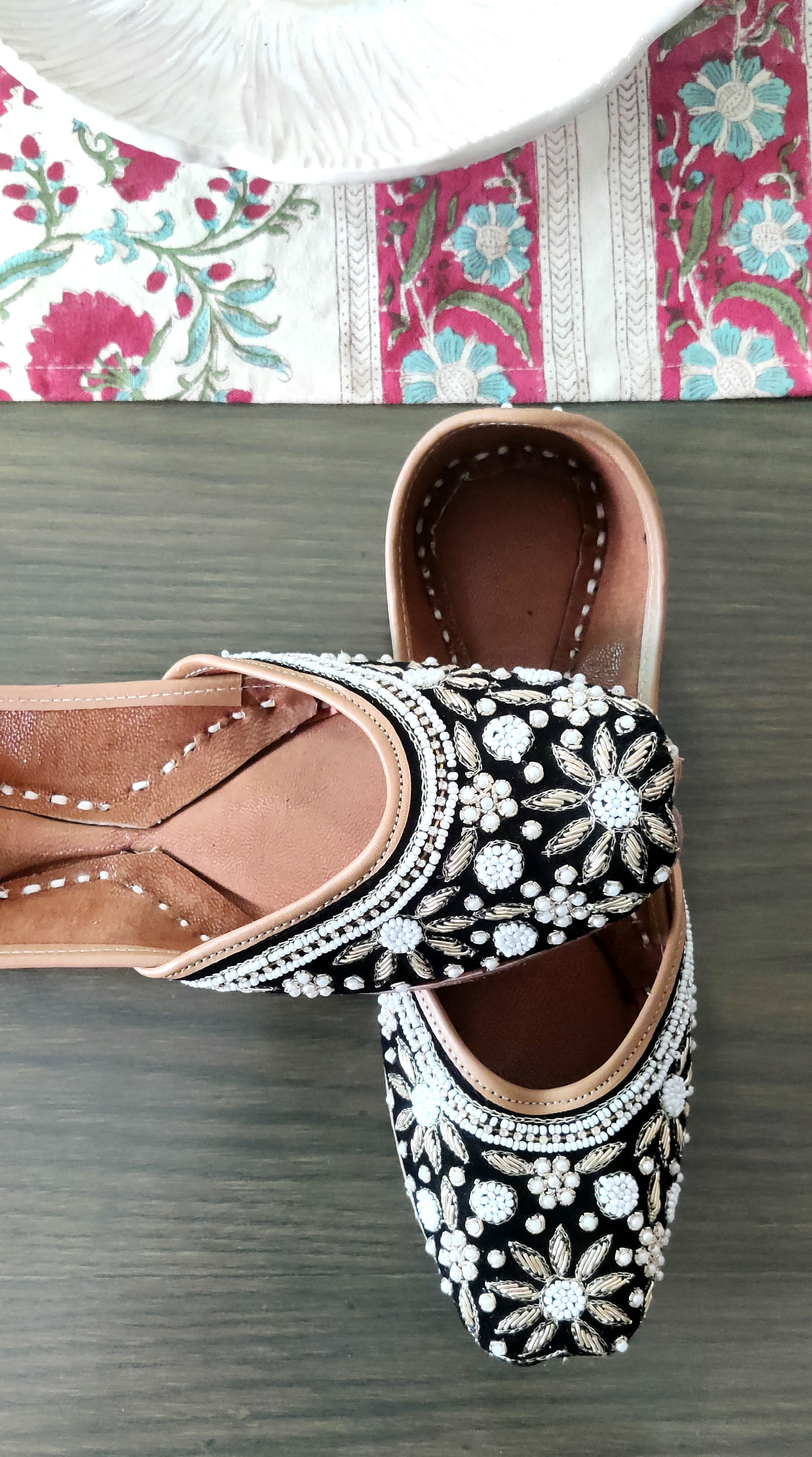 Black Pearly Magic Double Cushioned Jutti