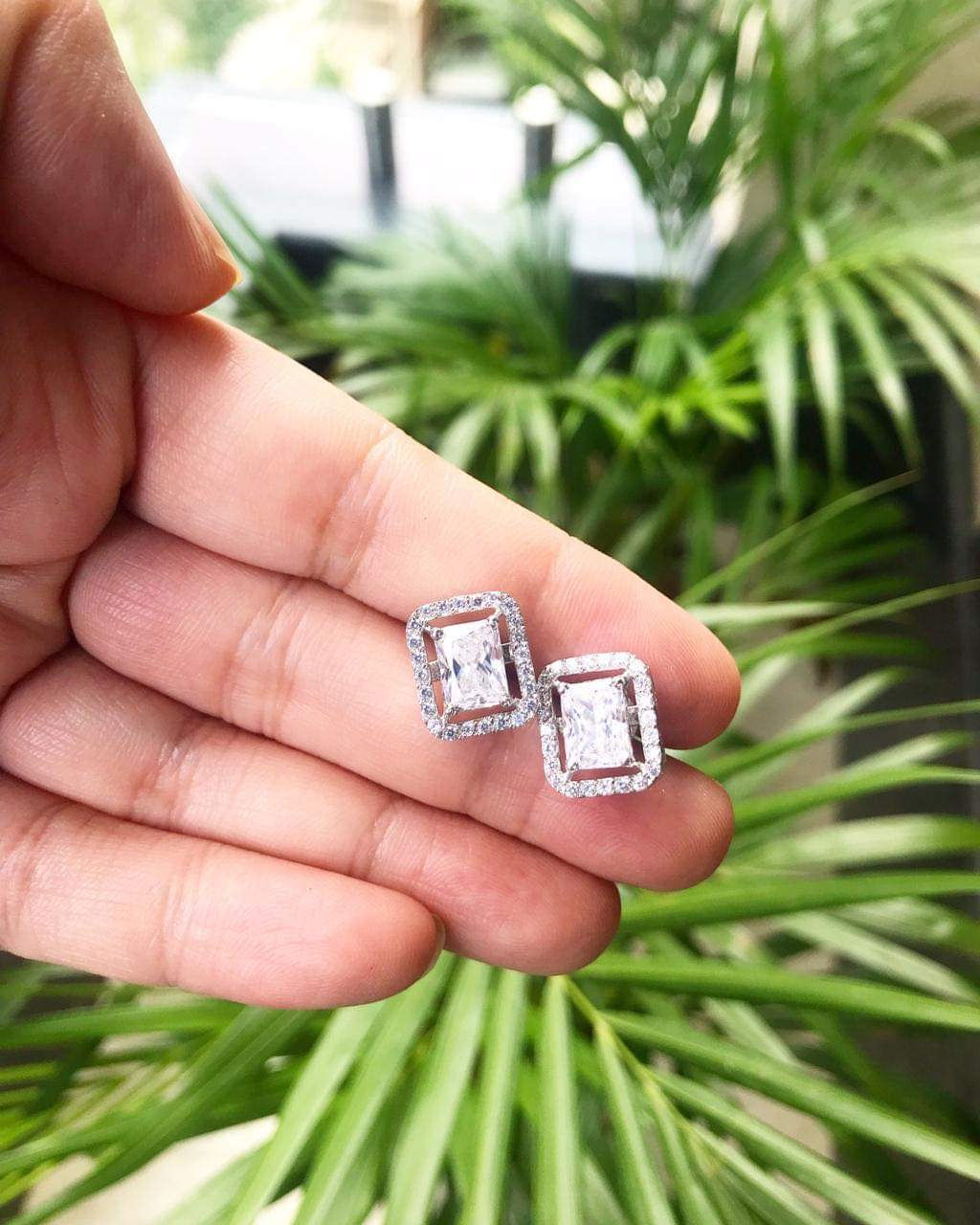 Solitaire earrings
