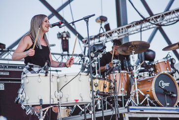 Jen Ledger of LEDGER at Lifest 2019