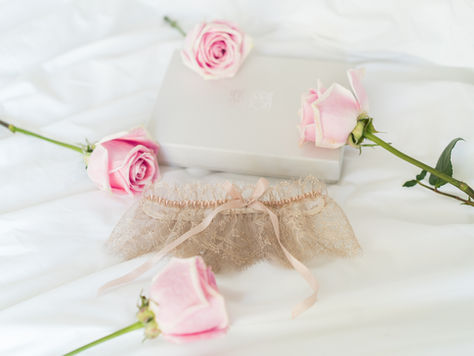 Wedding Garters: purpose and pressure