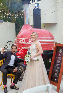 Novios posando el dia de su Boda