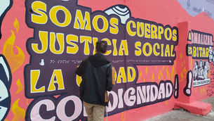 Primer mural inclusivo con braille y audiodescripción pintado por mujeres con discapacidad visual