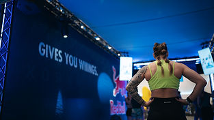 Hyrox Switzerland – Sportfotografie für Infront
Ich begleite die neue Trendsportart Hyrox für Infront und setze Athleten, Wettkämpfe und die intensive Action fotografisch in Szene. Die Kampagne zeigt die Dynamik, Kraft und Energie der Hyrox-Events in der Schweiz. Professionelle Sportfotografie, perfekt für Fans, Medien und digitale Inhalte rund um die neue Fitness- und Wettkampfsportart.