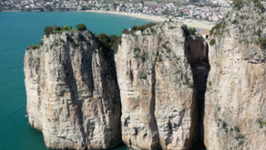LA MONTAGNA  SPACCATA