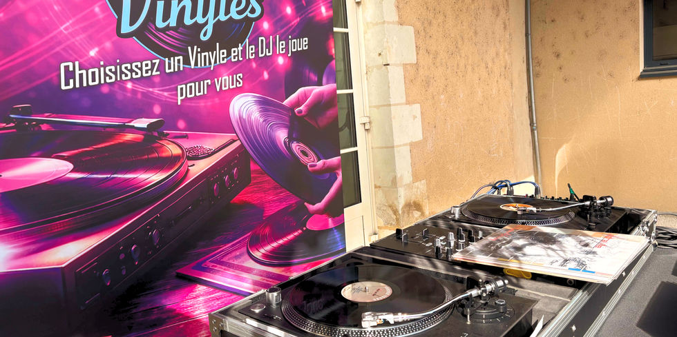 Animation Mariage, Bar à Vinyles pendant un cocktail ou vin d'honneur avec Prestations Dj By Events Academy en Maine-et-Loire à Angers 49.