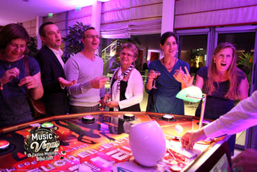 Soirée blind-test musical avec l'animation de soirée blind-test à l'escale Atlantique à Nantes pour un séminaire d'entreprise par l'équipe d'animateurs d'Events Academy.