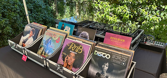ANIMATION BAR à VINYLES avec Prestations DJ By Events Academy.jpg