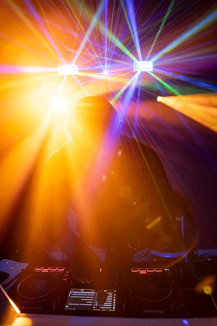 DJ Animation Mariage, DJ Anniversaire, DJ Angers Dj Mariage Angers, dj anniversaire angers, dj événementiel à Angers avec Prestation DJ by Events Academy