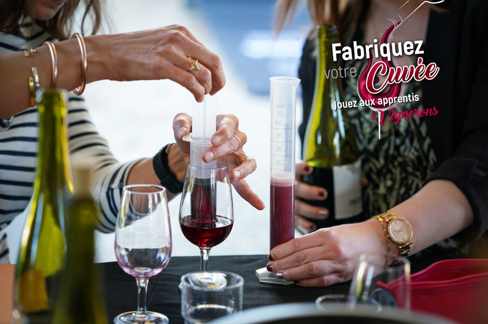 Animation team-building pour séminaire d'entreprise sur le thème du Vin avec le concept de Fabriquez votre Cuvée avec Wine Academy agence évènementielle à Angers Saumur et Nantes.