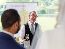 Idée animation mariage animation casino du vin pour un vin d'honneur avec Prestation Dj Mariage by Events Academy à Angers avec Emmanuel Manceau.
