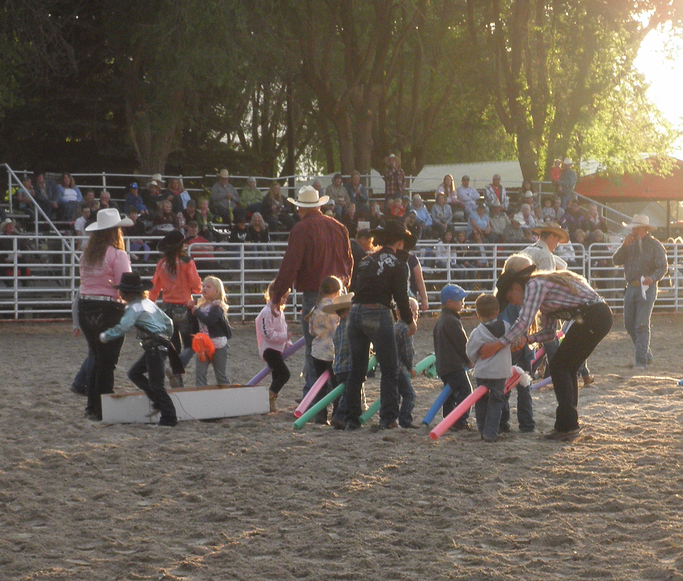 Kids Stick Horse Racing