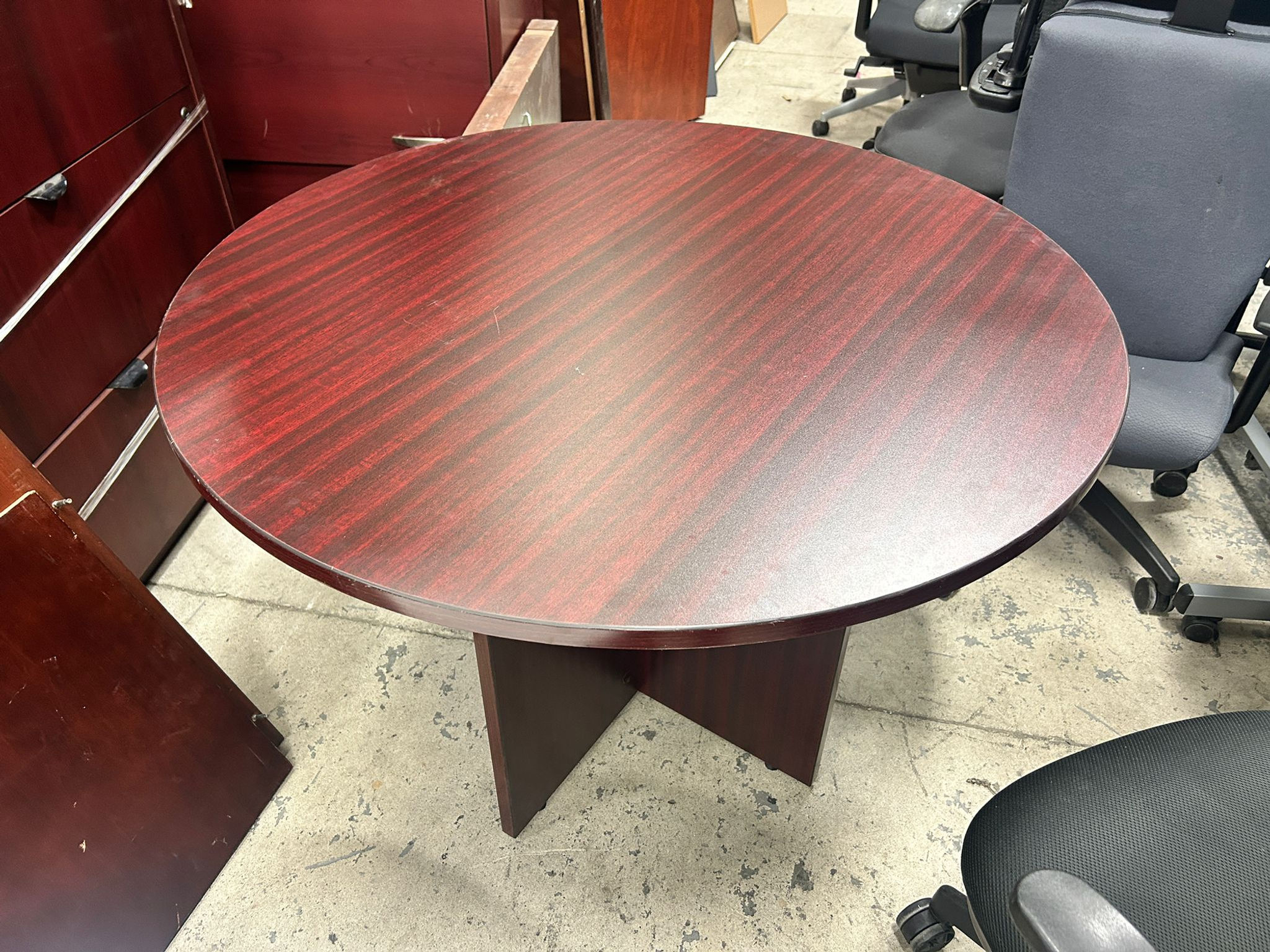 Mahogany Impression Round Table(8)