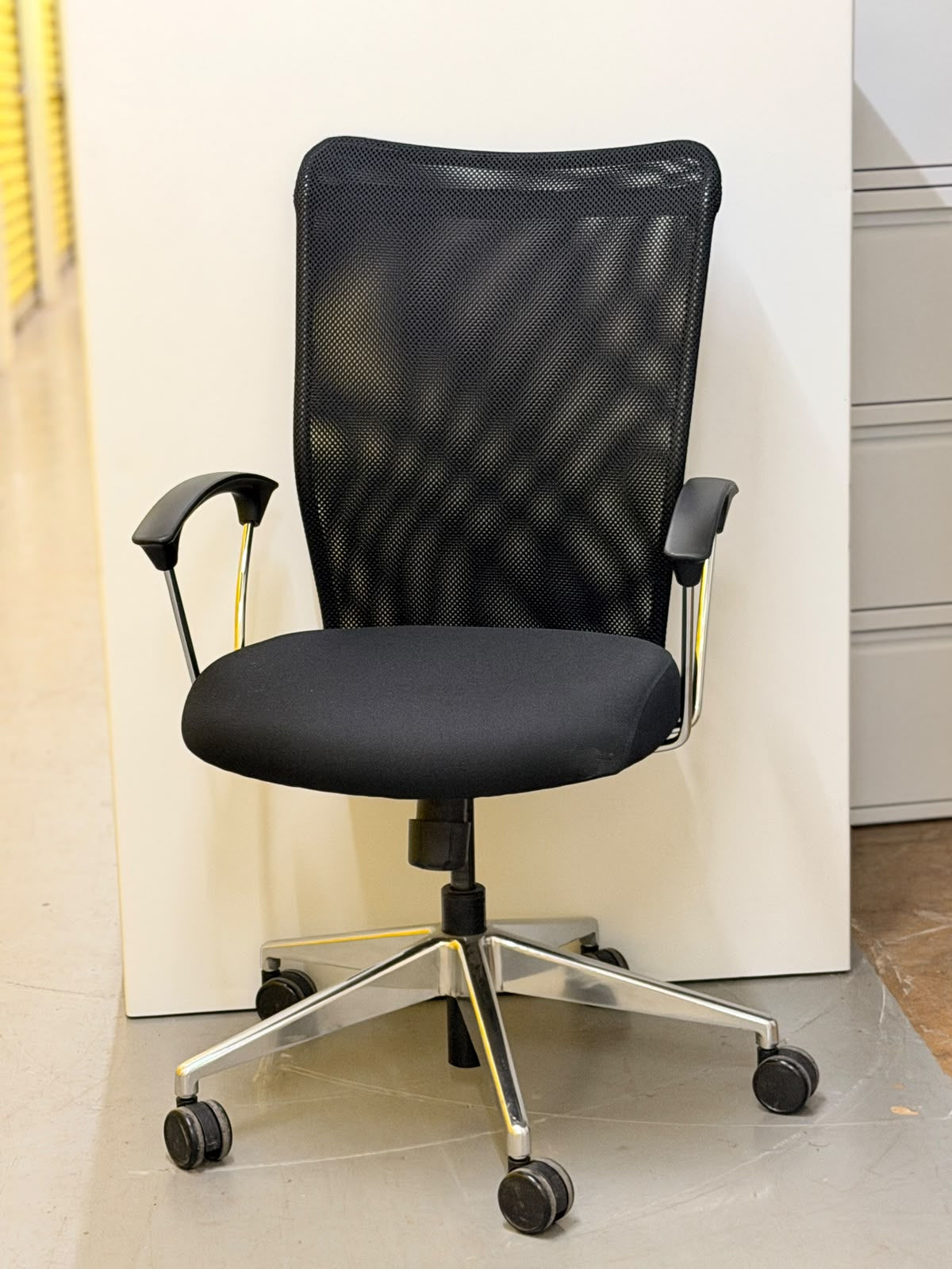 Allseating Inertia High-Back Mesh Office Chair(7)