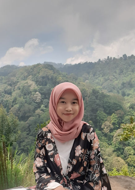 Foto Zeni Maliha_edited.jpg