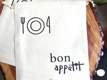 Plastik poşetler yerine, çevre dostu büzgülü bez keselerimizi kullanın