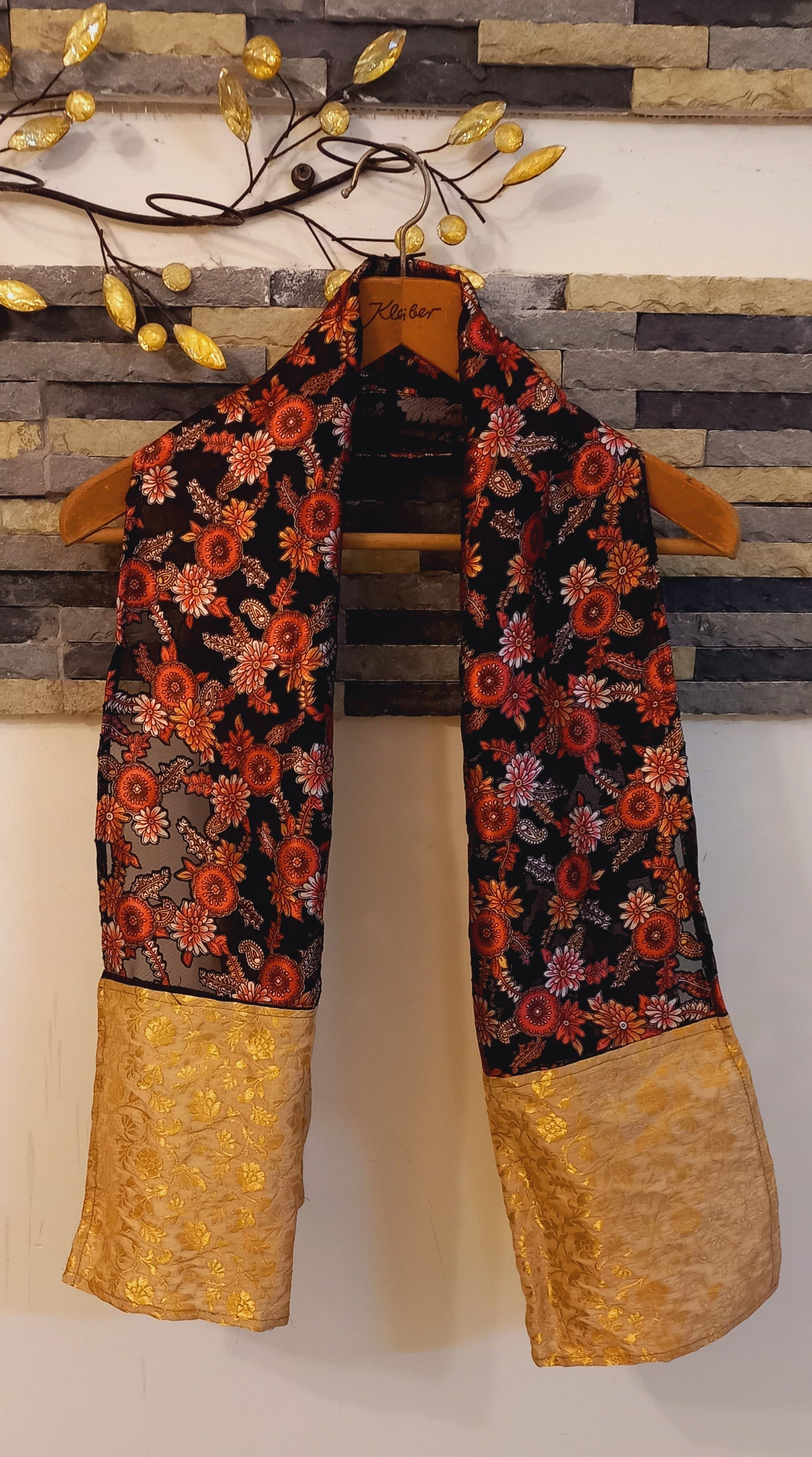 Clinkwagon Black & Gold Stole