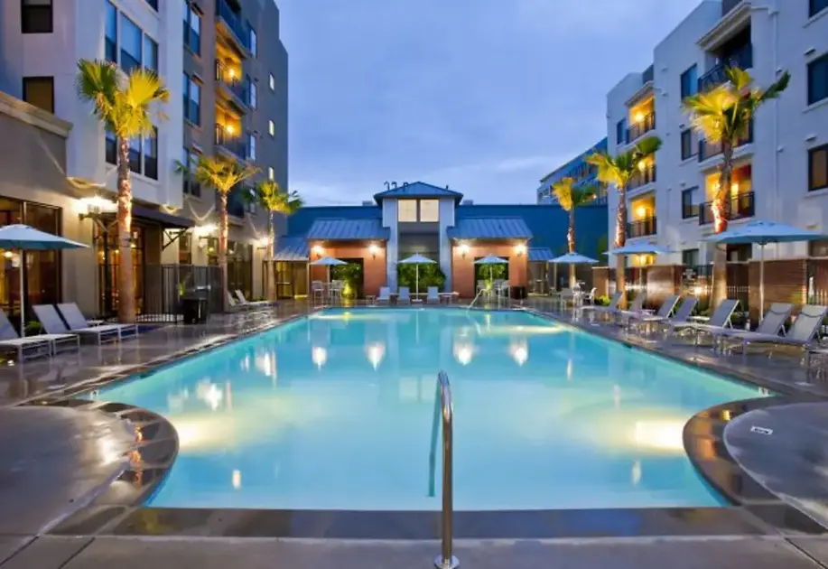 Linq Midtown Pool View1