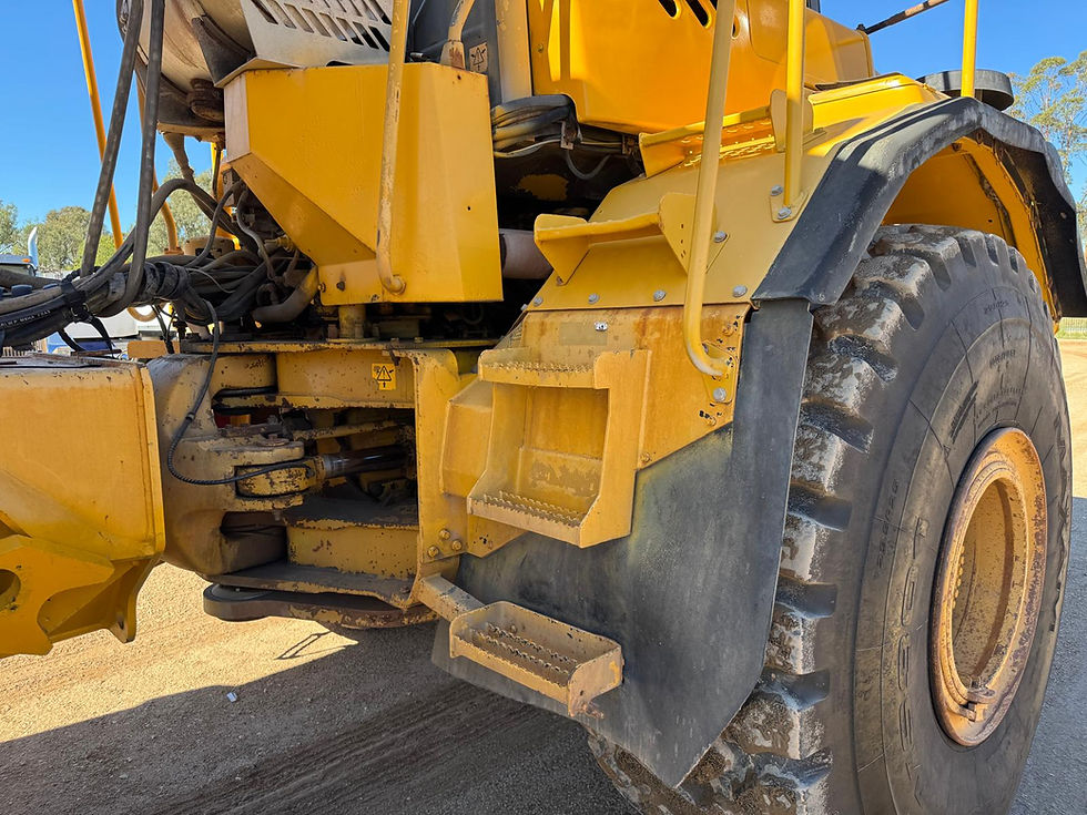 Thumbnail: 2001 A40D VOLVO WATERCART - 20,488 HOURS