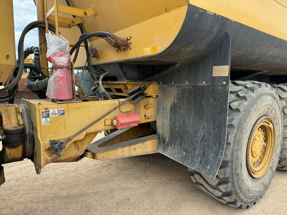 Thumbnail: 2005 725 CATERPILLAR WATERCART - 13,745 HOURS