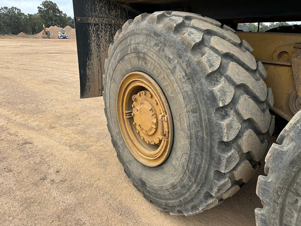 Thumbnail: 2005 725 CATERPILLAR WATERCART - 13,745 HOURS