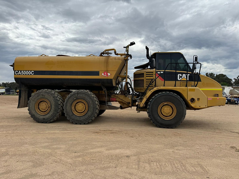 Thumbnail: 2005 725 CATERPILLAR WATERCART - 13,745 HOURS