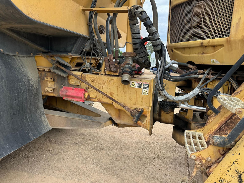 Thumbnail: 2005 725 CATERPILLAR WATERCART - 13,745 HOURS