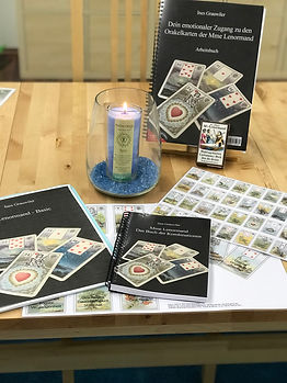Kartenlegen, Fühl Dich mondastisch, Erfolg, spirituelles Coaching, Lenormand, Kurse, Persönlichkeitsentwicklung, Medium, Tarot, Lebensberatung, Erfolgreich, Spiritualität, Ziele, Access Bars, Mentales Training, Kartenlegen Kurse, Ausbildungen, Workshops,