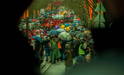 Célébrations sous la pluie