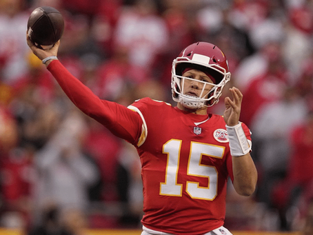 Patrick Mahomes Throwing