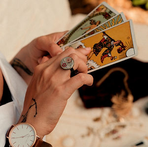 Julia Albertoni Tarot_edited.jpg