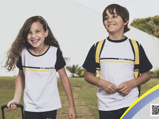 Uniforme escolar infantil ajuda na educação das crianças