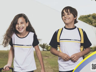 Uniforme escolar infantil ajuda na educação das crianças