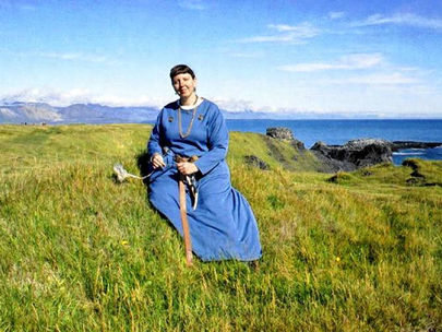 (En) A SAGA DA PRIMEIRA MULHER VIKING DAS AMÉRICAS — LYNN NOEL VIVERÁ GUDRID, A MARAVILHOSA