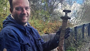 Uma espada datada da Era Viking é descoberta na Inglaterra